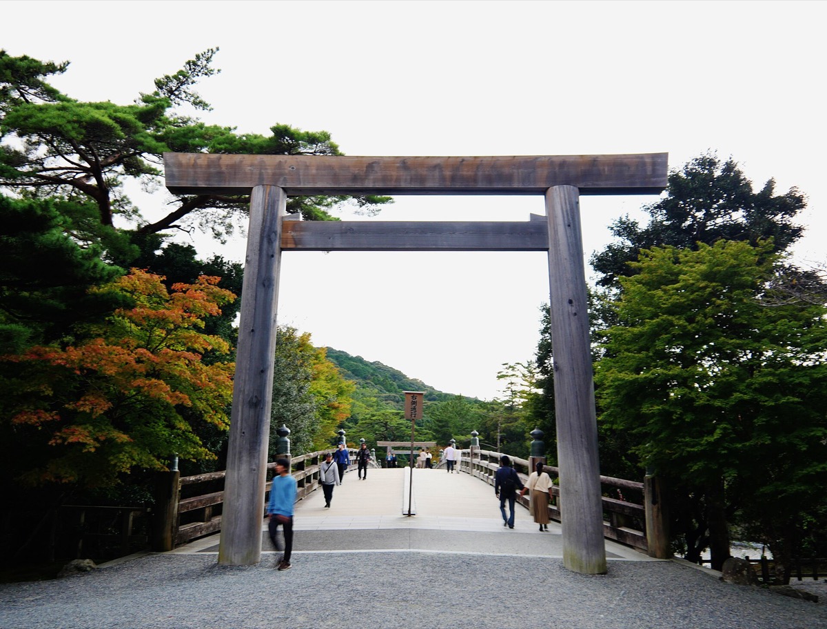 伊勢神宮内宮の宇治橋と鳥居
