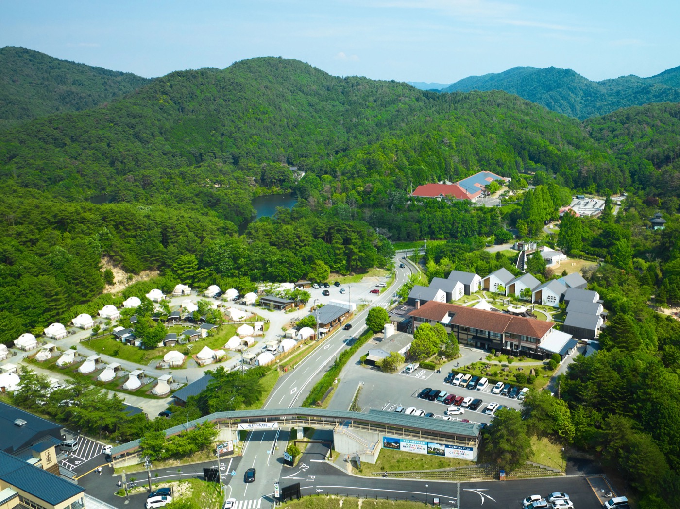 京都るり渓温泉の高原リゾート全景
